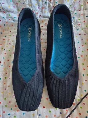 Vivaia Women's Loafer Size 39.5.